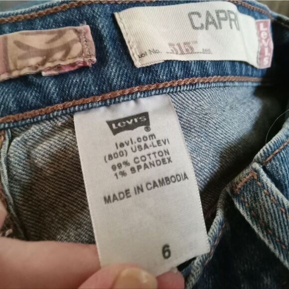 Lady's Classic Levi Cuffed Capris. - Picture 6 of 6